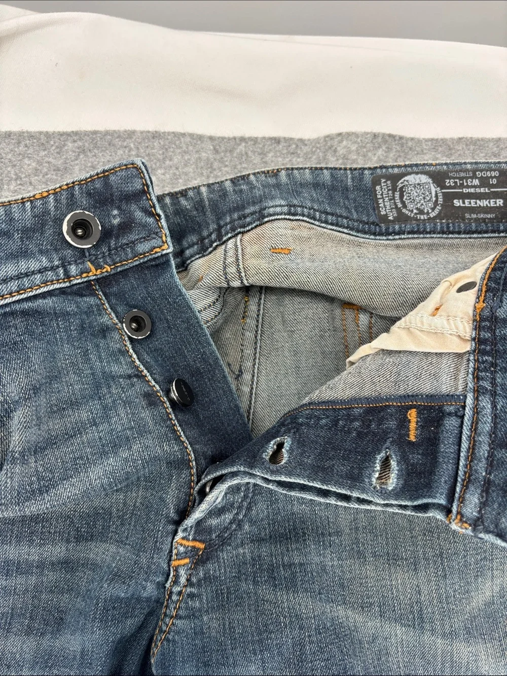 Diesel Men's 1979 Sleenker Skinny Fit  button fly distressed Jeans 31
